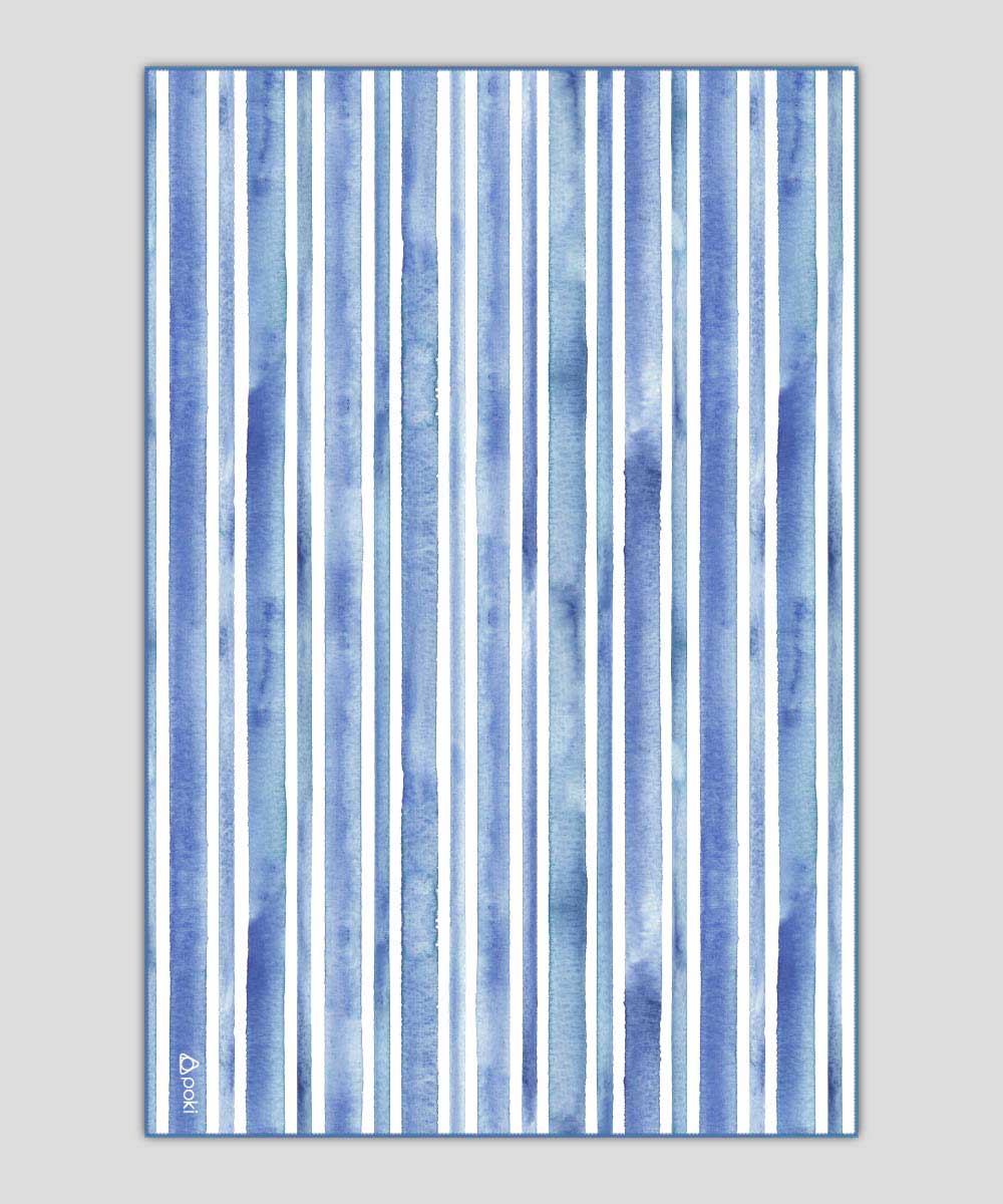 水彩條紋設計的快乾毛巾，輕便易收納，適合各類戶外活動。