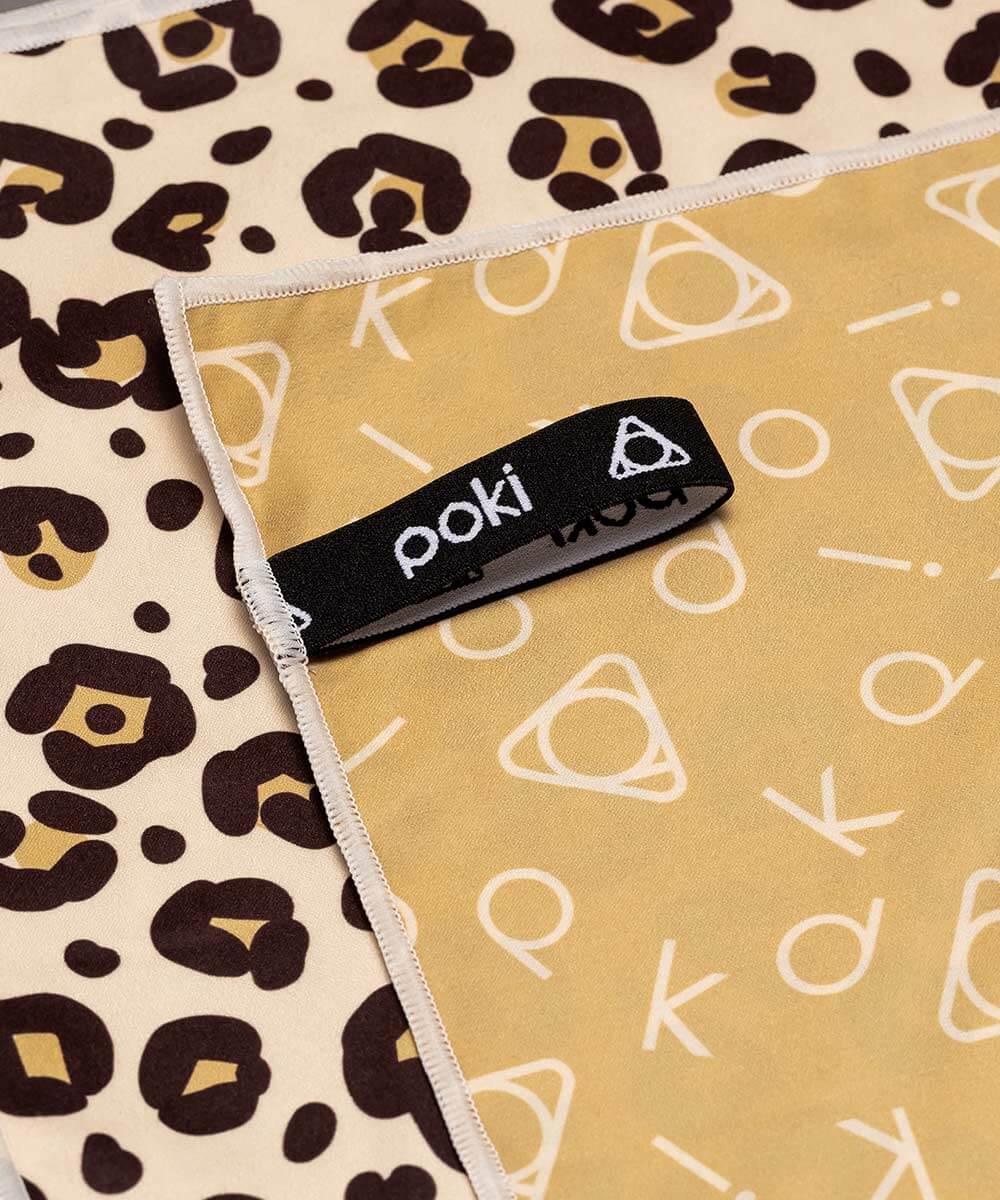 豹紋快乾多用途毛巾特寫，POKI標籤清晰可見，柔軟舒適，適合旅行和戶外活動。